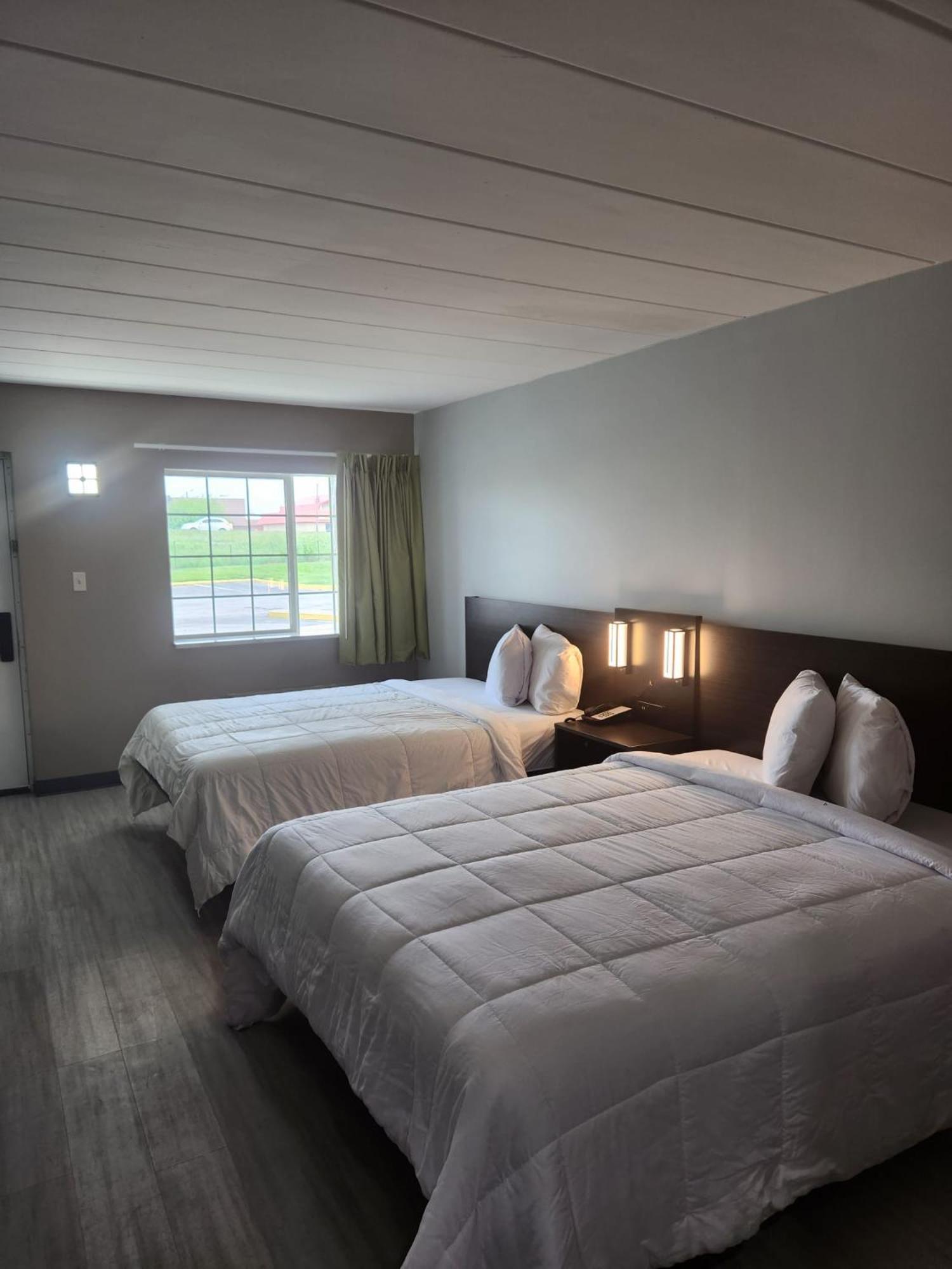 Royal Inn Hotel インディアナポリス エクステリア 写真
